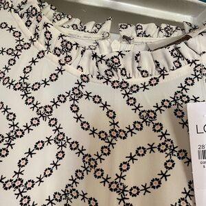 Beautiful dress. Light weight and never worn.